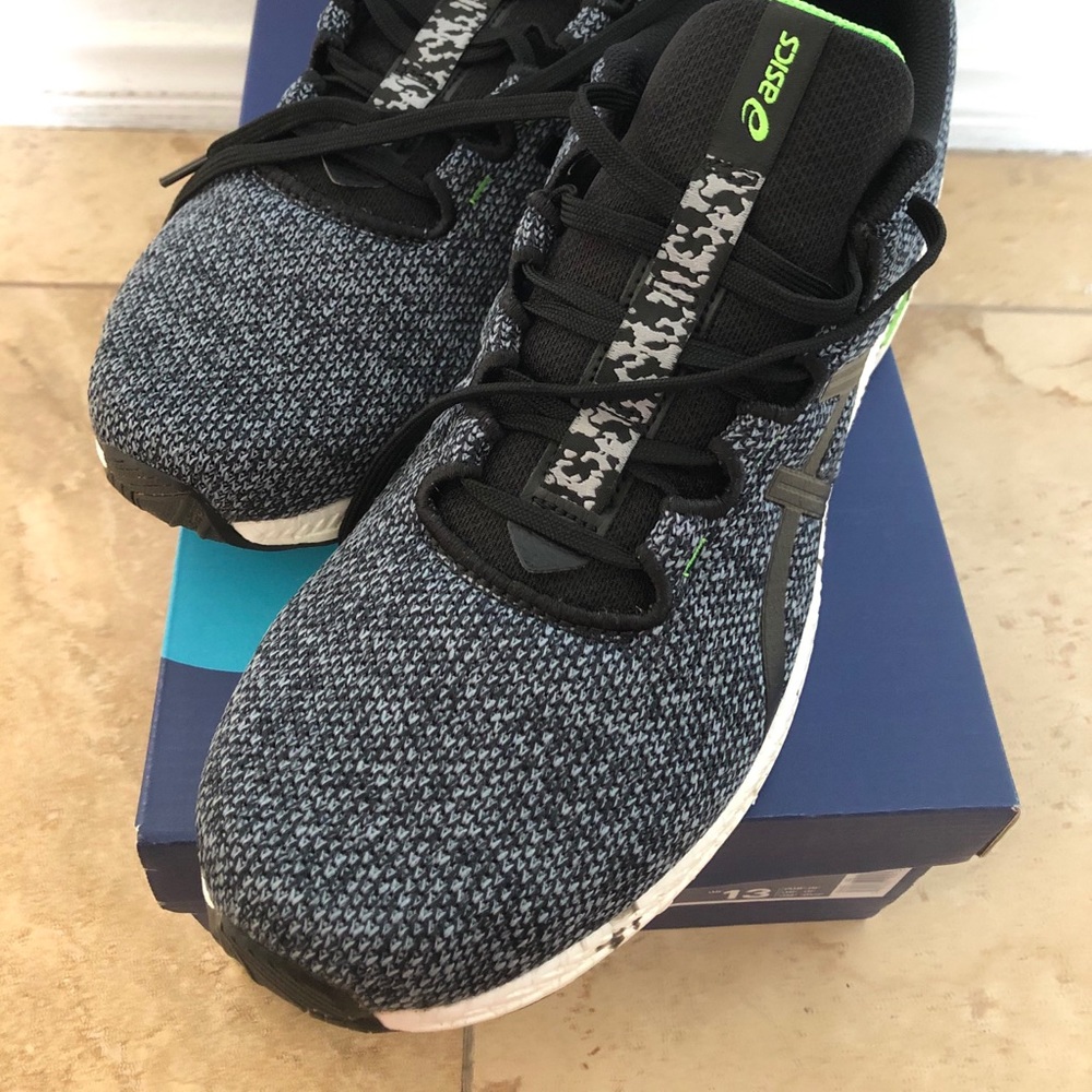 ASICS Hypergel Yu shoes- black/black size 13